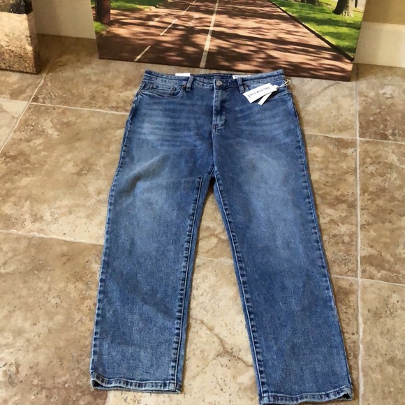 Madison Crop Jeans by Blank NYC 👖 - Picture 8 of 17